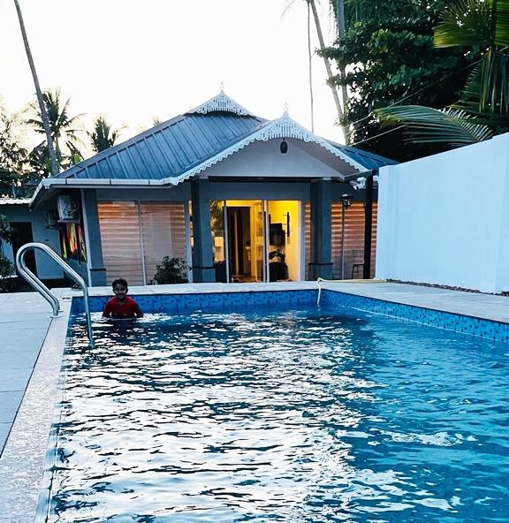 Voitto cheria inifinity swimming pool